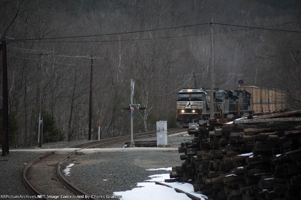 NS 6952 over the bridge and aproaching the crossing